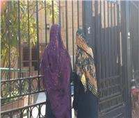 «الأضرحة» تنتظر التطوير.. محيط مسجد السيدة زينب «ساحة للتسول»| فيديو