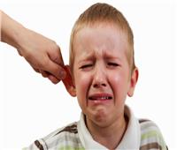 تمزق العضلات وفقدان السمع.. أبرز أضرار شد الأذن كعقاب للأطفال