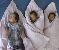 الصين تسمح للمواطنين بإنجاب طفل ثالث