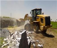إيقاف 3 حالات بناء مخالف ومصادرة مواد البناء ببني سويف