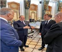 الرئيس السيسي يلتقي نظيره الفرنسي في بغداد