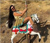 «لاميتا فرنجية» على ظهر حصان في أحدث إطلالة
