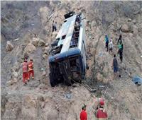 32 قتيلا في حادث سقوط حافلة وسط بيرو