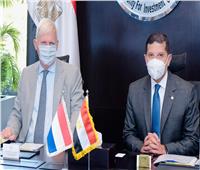رئيس هيئة الاستثمار يلتقي السفير الهولندي في مصر لمناقشة سبل زيادة التعاون بين البلدين 