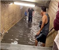 مياه الفيضانات تغرق محطات مترو نيويورك | فيديو