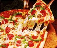 احذرى مخاطر مكونات «البيتزا».. أهمها الجبن والدقيق