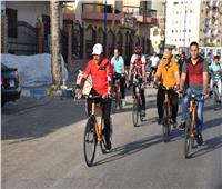 محافظ مطروح يشارك في ماراثون الدراجات بكورنيش المدينة 