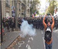 احتجاجات التصاريح الصحية لكورونا تتحول لاشتباكات عنيفة مع الشرطة الباريسية