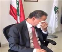 وزير الاقتصاد اللبناني السابق ينهار بالبكاء خلال حديثه عن ضحايا انفجار بيروت| فيديو