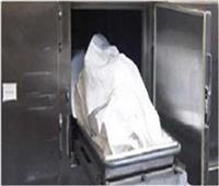 التحقيق في العثور على جثة شاب متوفى داخل شقته