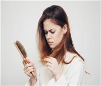 5 عادات خاطئة تسبب تلف الشعر الدهني