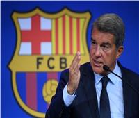 برشلونة يعلن عن خسائر فلكية.. ويناقش مصير مدربه الهولندي «كومان»
