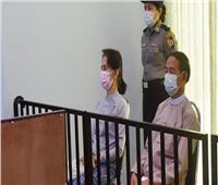 إحالة زعيمة بورما السابقة سو تشي للمحاكمة بتهم الفساد