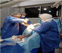 نجاح عملية تركيب مفصل صناعي بالركبة لمريضة سبعينية بمستشفى أجا المركزي