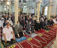 محافظ البحيرة ووزير الأوقاف يؤدون صلاة الجمعة بالتزامن مع إفتتاح ١٤ مسجداً بالمحافظة