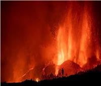 انسحاب رجال الإطفاء في لابالما الإسبانية أمام الحمم البركانية