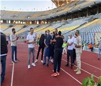 كيروش ومعاونيه يتابعون مباراة بيراميدز وسموحة في كأس مصر | صور
