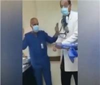 لإهانتهم في الفيديو.. 25 مواطنًا يدعون مدنيا ضد طبيب واقعة «السجود للكلب»
