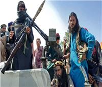 بعد سيطرتهم على أفغانستان.. عناصر طالبان «يركبون الأرجوحة»| فيديو