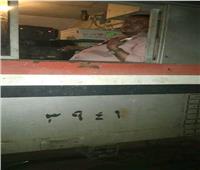 صور صادمة.. إصابة قائد قطار رشقه الأطفال بالحجارة في أسوان 