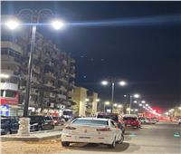 تركيب وإضاءة الأعمدة الديكورية الجديدة بشارع ٢٣ ديسمبر في بورسعيد