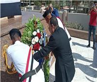 وضع إكليل الزهور على النصب التذكاري للجندي المجهول