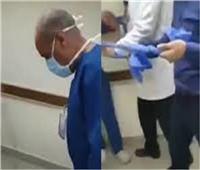 اليوم.. محاكمة طبيبين وموظف في واقعة «السجود للكلب»