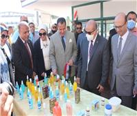 رئيس جامعة أسيوط يفتتح منفذ بيع منتجات شركة السكر والصناعات التكاملية