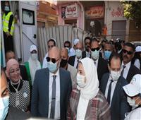 محافظ بني سويف يشارك وزيرة التضامن حملة «بالوعي مصر بتتغير للأفضل»