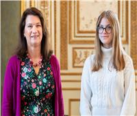 فتاة تبلغ من العمر 18 عاما تتولى منصب وزيرة خارجية السويد