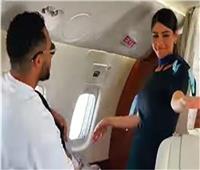 خبير طيران يفجر مفاجأة بشأن فيديو رقص محمد رمضان مع مضيفة | شاهد