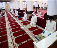 الكويت تقرر إلغاء التباعد في جميع المساجد