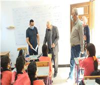 مدير «تعليم الإسكندرية» يتفقد 42 مدرسة لخفض كثافة الفصول