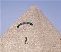  مغامرون عالميون يقدمون استعراضات جوية فى «اقفز كأنك فرعون» بالأهرامات