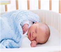منها الابتعاد عن القيلولة.. طرق فعالة تساعد الرضيع على النوم طوال الليل