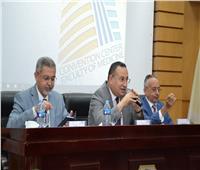 رئيس جامعة الإسكندرية يعقد جلسة نقاشية حول أسلوب تطوير البحث العلمي