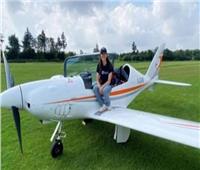 «روذرفورد» أصغر فتاة تقود طائرة بمفردها حول العالم