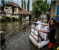مصرع 6 أشخاص و3 في عداد المفقودين جراء الفيضانات في إندونيسيا