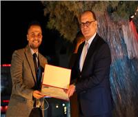 السفير التونسي يكرم رئيس مهرجان شرم الشيخ الدولي للمسرح 