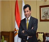 وزير الرياضة يحضر مباراة مصر والجابون 