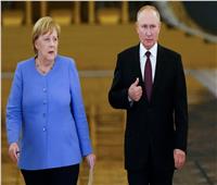 بوتين وميركل يبحثان أزمة المهاجرين عند حدود بيلاروسيا والاتحاد الأوروبي