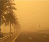 محافظ قنا يناشد مستخدمى طريق قفط - القصير بتوخى الحذر  بسبب العاصفة الترابية 