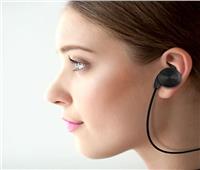 تحذير طبي من استخدام سماعات الأذن باستمرار | فيديو