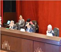 عبدالغفار يستعرض تقريرًا حول اجتماع المجلس الأعلى لشئون خدمة المجتمع 