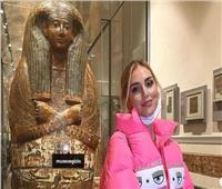 «الانفلوينسر الإيطالية» كيارا فيراني تقوم بزيارة المتحف المصري