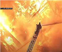 رجال الإطفاء يكافحون حريقًا بلوس أنجلوس