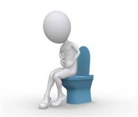 طبيب يحذر من عدم الجلوس بالمرحاض أكثر من 10 دقائق تجنبًا للإصابة بالبواسير