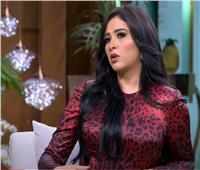ياسمين عبدالعزيز.. عاشقة «الغامق» والميك آب الهادئ