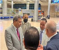 رئيس مصلحة الجمارك يتابع إجراءات الرقابة الجمركية بمطار القاهرة