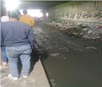 مياه الصرف الصحي والقمامة يسيطرون على نفق عثمان بالخصوص